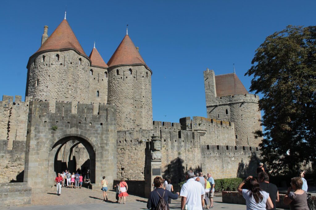 Porte Narbonnaise: la entrada monumental de la Cité Médiévale