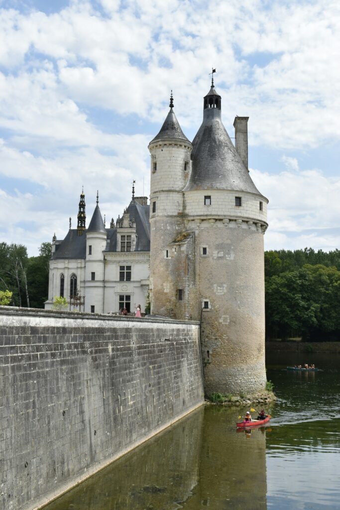 Castillo de Chenonceau, Valle del Loira, Francia, con jardines y leyendas