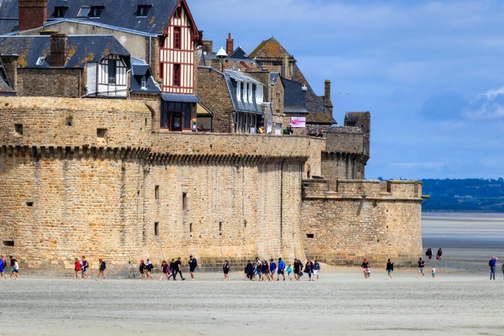 Vista de las murallas de Mont-Saint-Michel