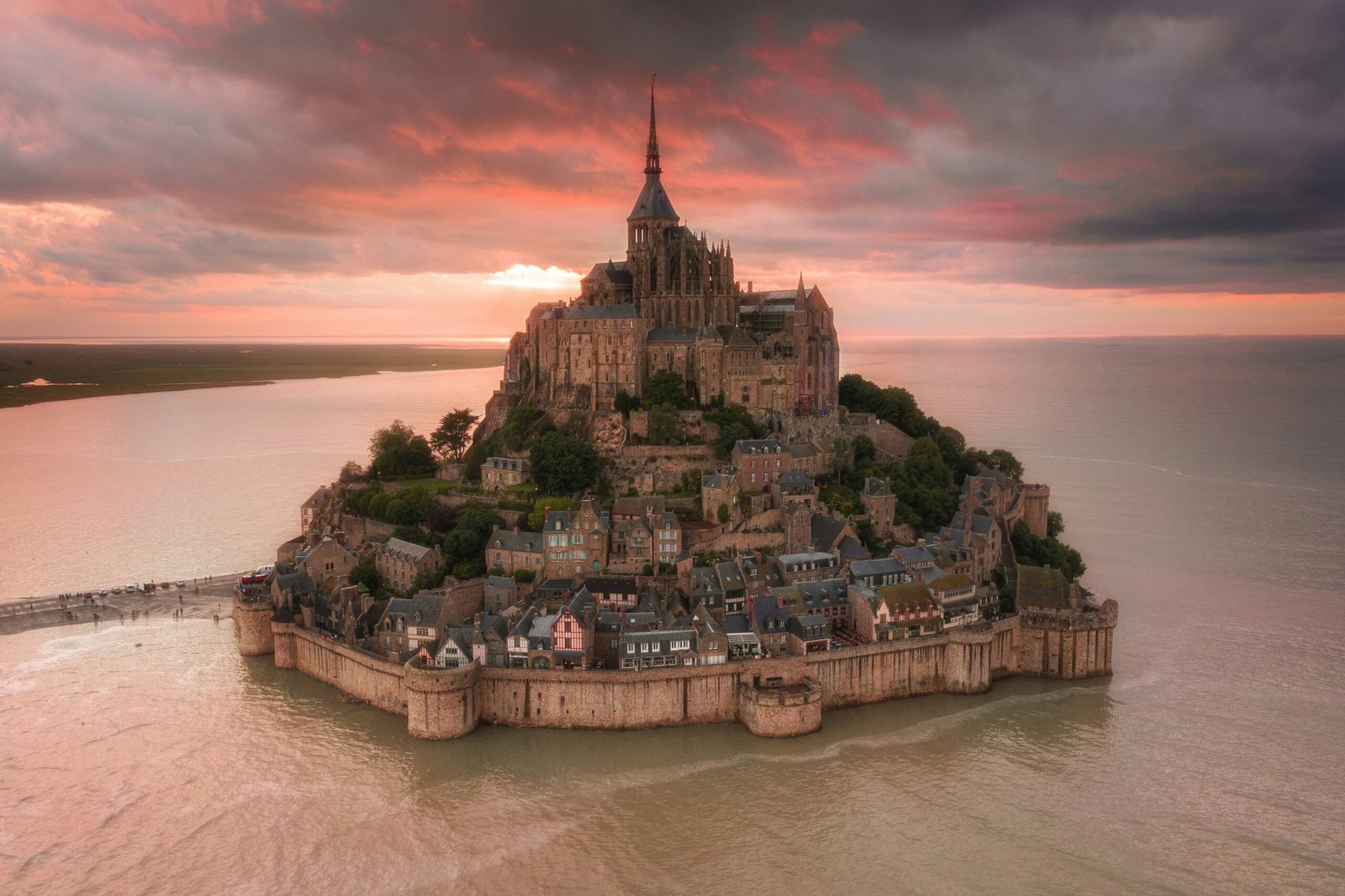 Mont-Saint-Michel: donde San Aubert oyó la llamada del arcángel