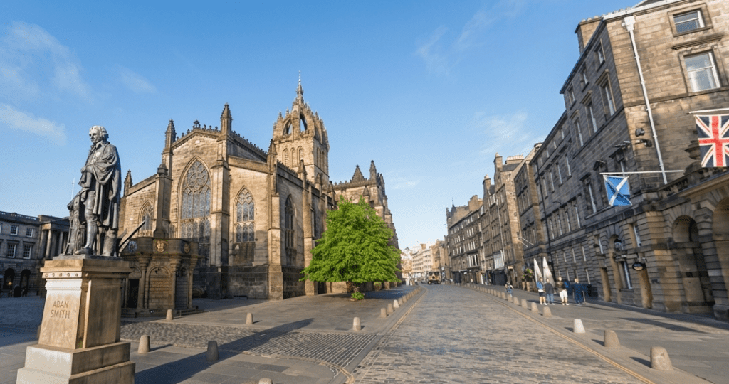 Vista de la Royal Mile a la altura de la Catedral de Edimburgo