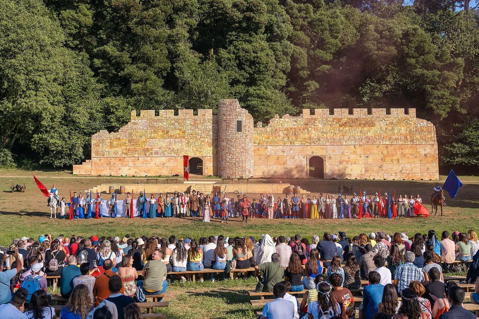 Espectáculo Alevantamento por D. Afonso en la Viagem Medieval de Santa Maria da Feira