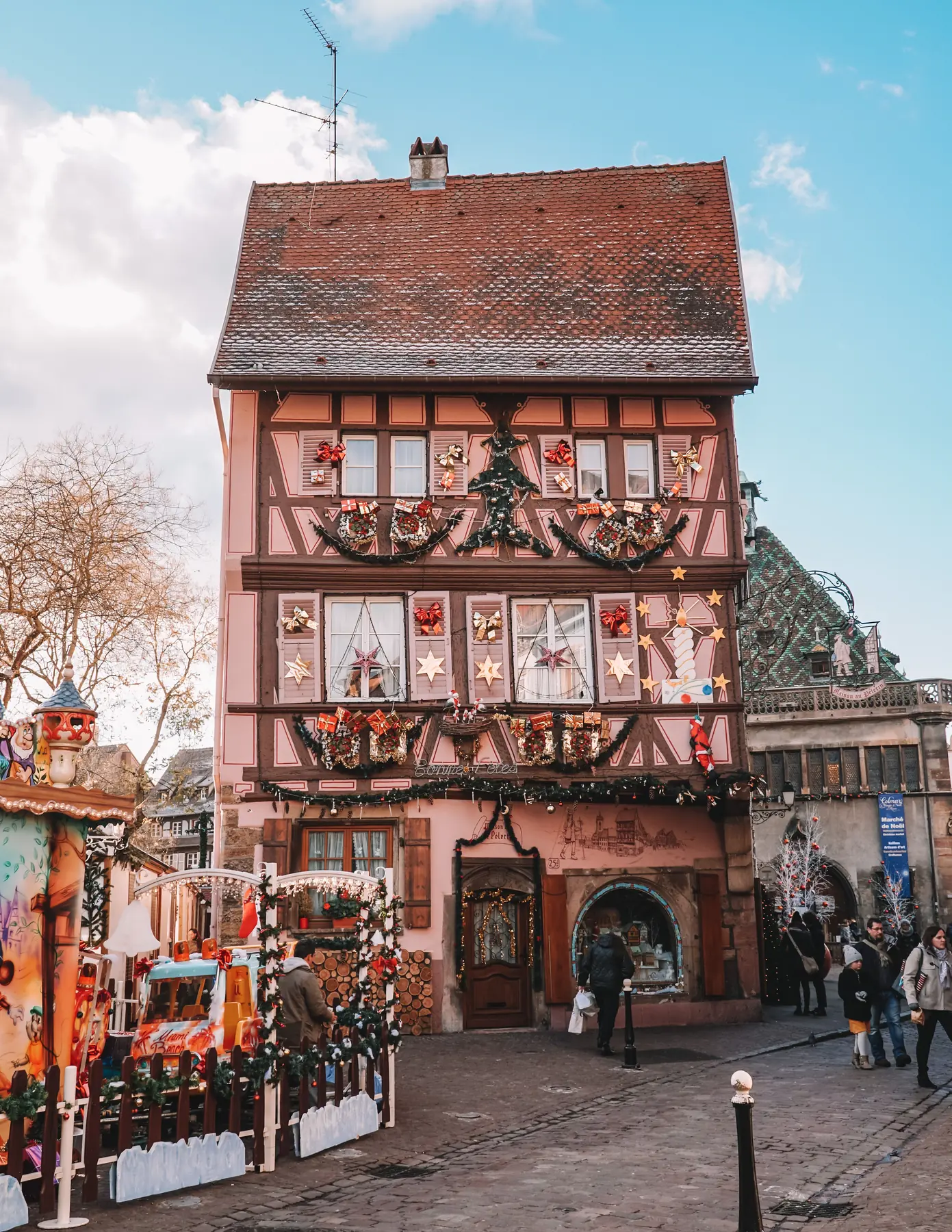 Fachadas decoradas durante la Navidad en Colmar