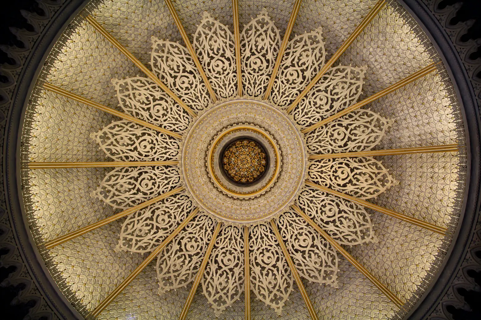 Detalle de una cúpula decorada del Palacio de Monserrate