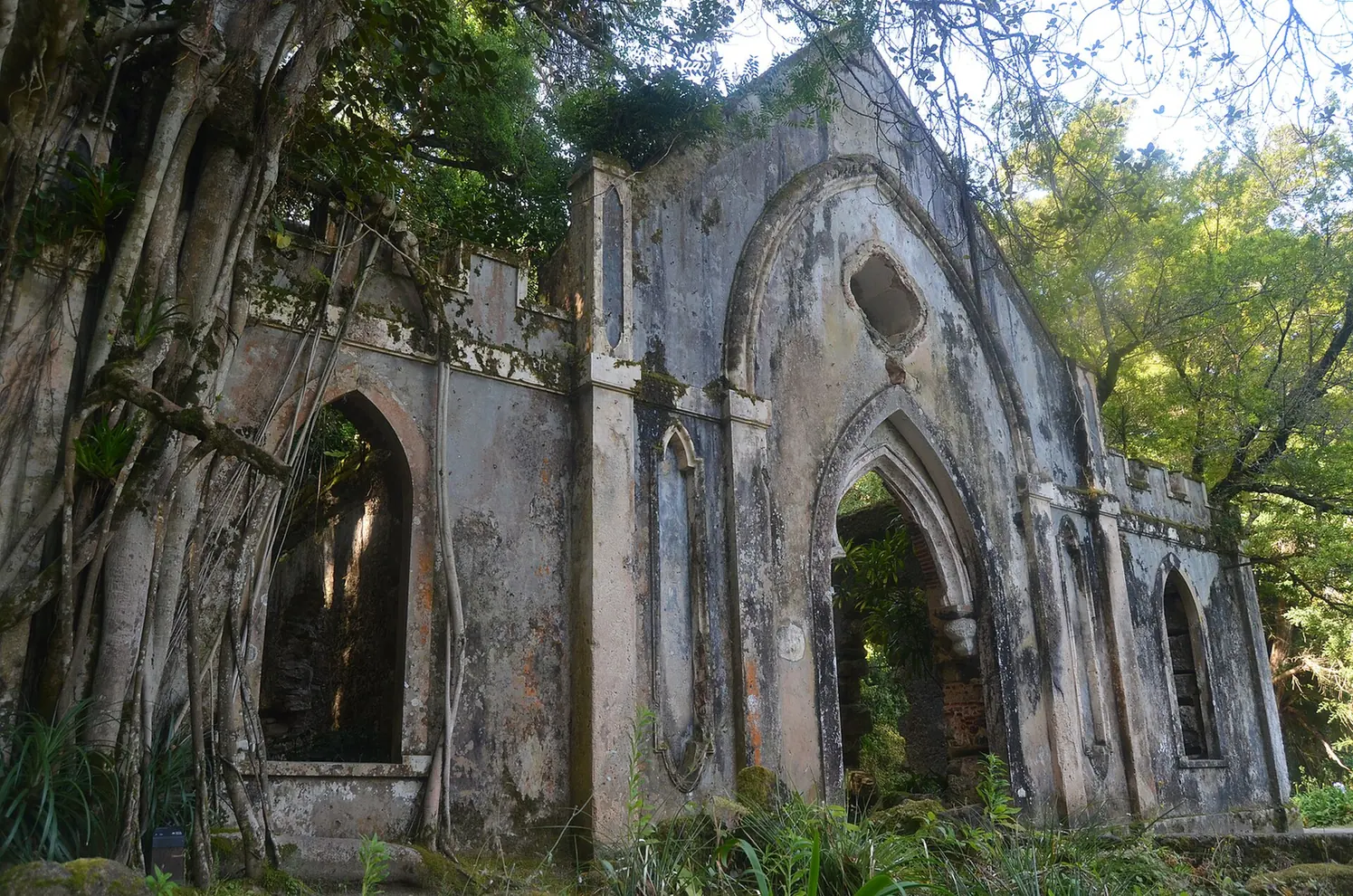 Capilla en ruinas de los jardines del Palacio de Monserrate